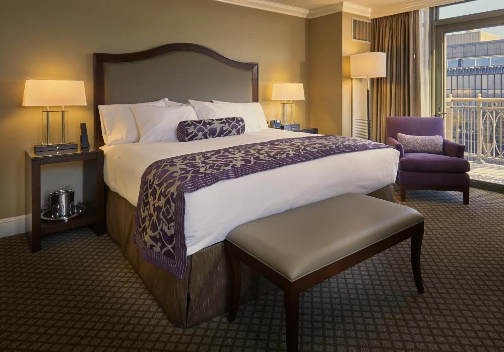 Lakeview King interior
